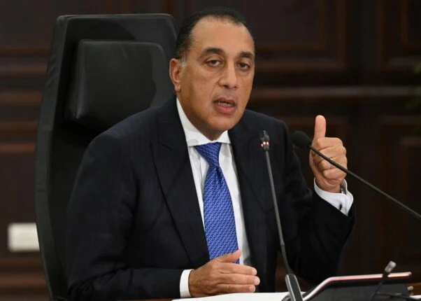 رئيس الحكومة يعلن تعيين 43 ألف معلم دفعة واحدة خلال الفترة المقبلة